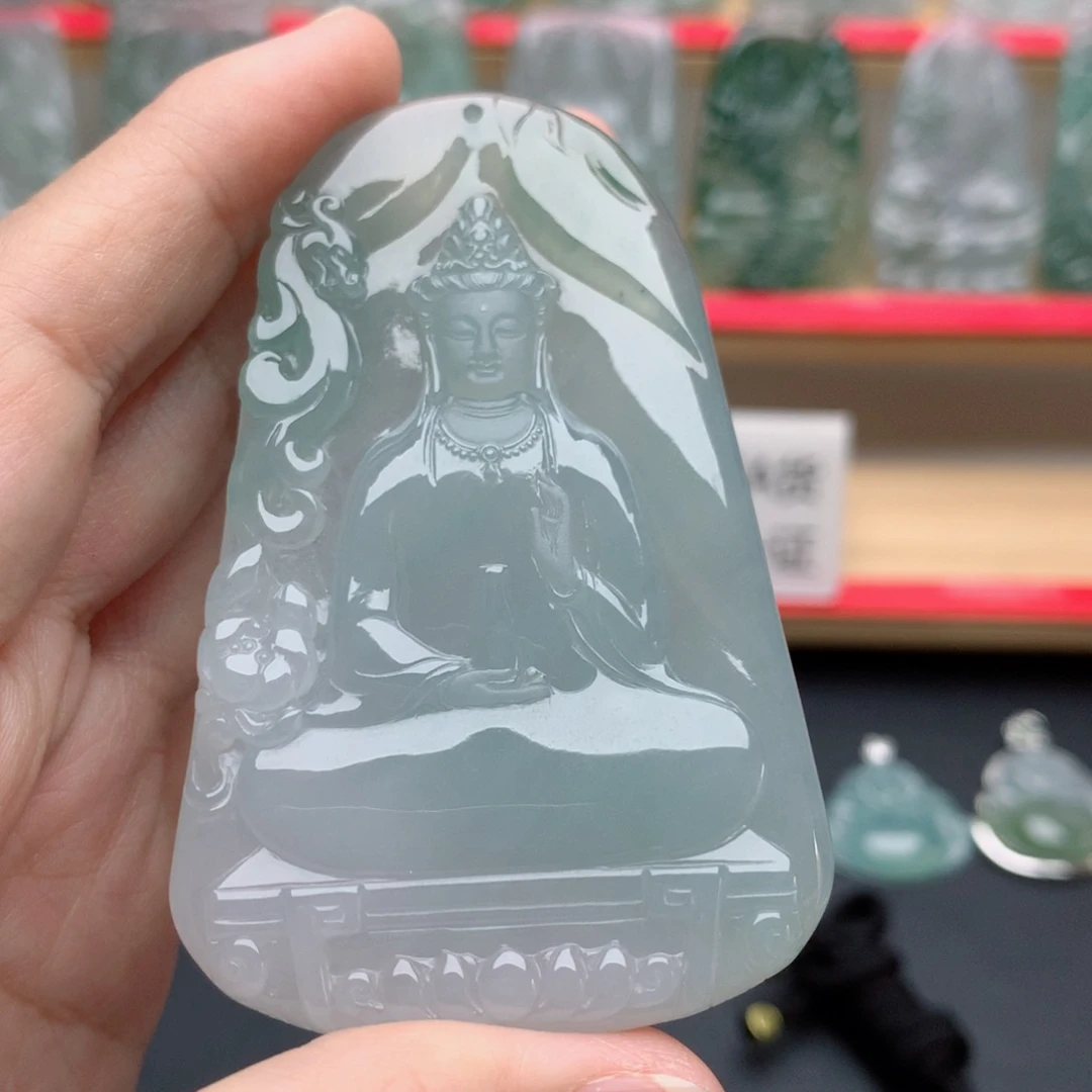 安***儿翡翠未镶嵌颈饰素衣