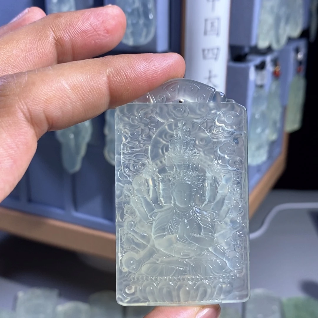 未镶嵌岫玉吊坠明****。