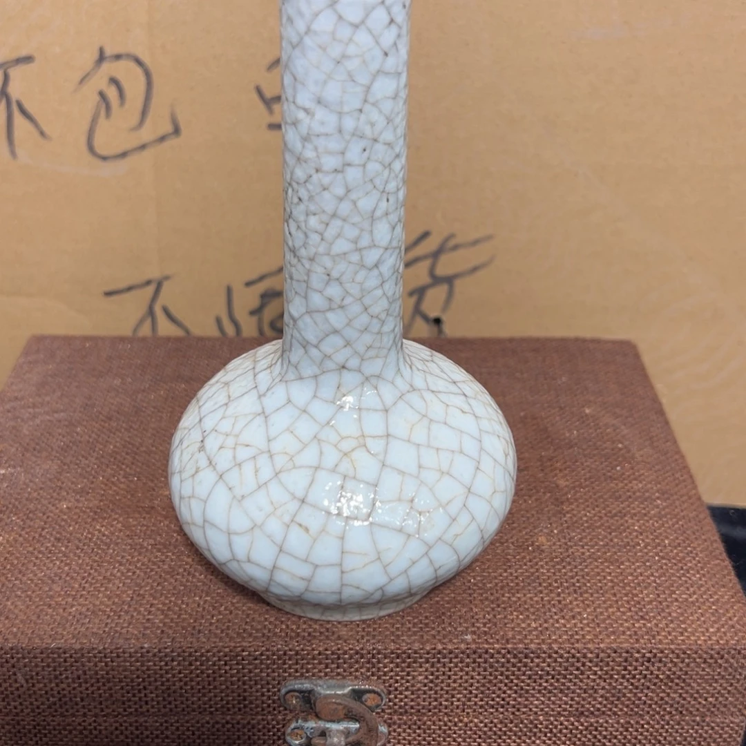 陶摆件空心的玻璃幕面设计