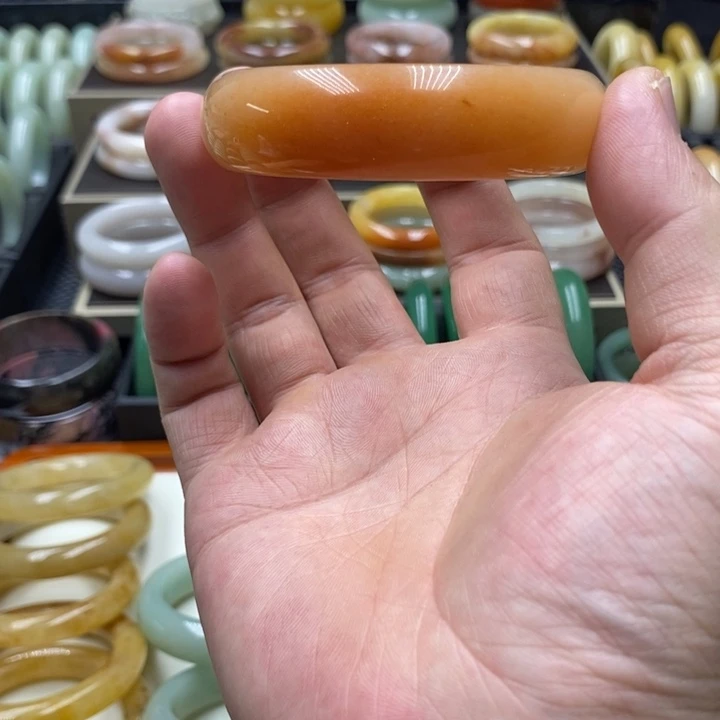 紫***菱石英质玉未镶嵌手镯