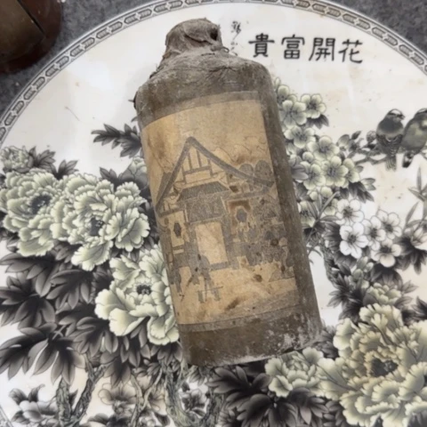 盘子瓶子手工手绘