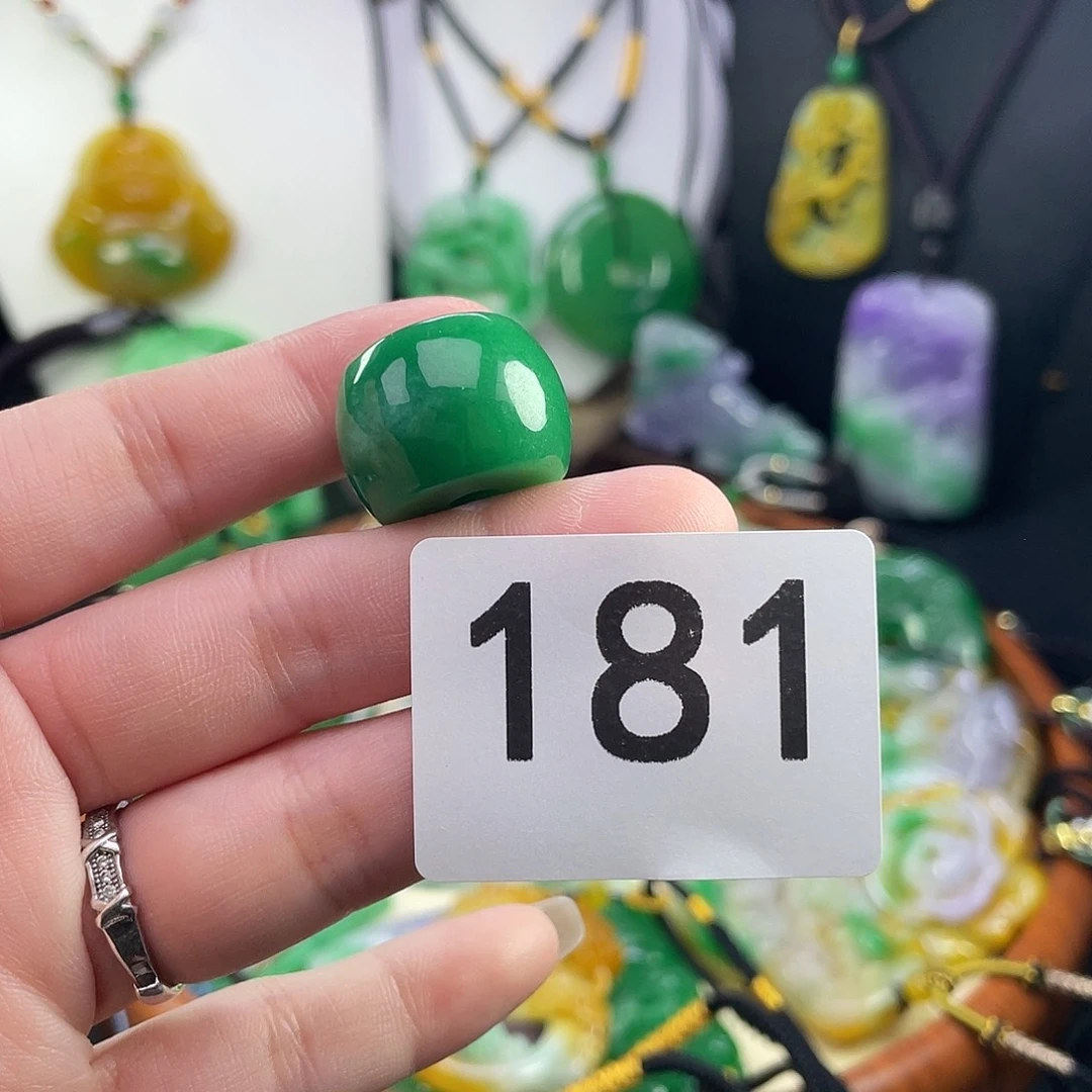 翡翠未镶嵌吊坠(赠链)