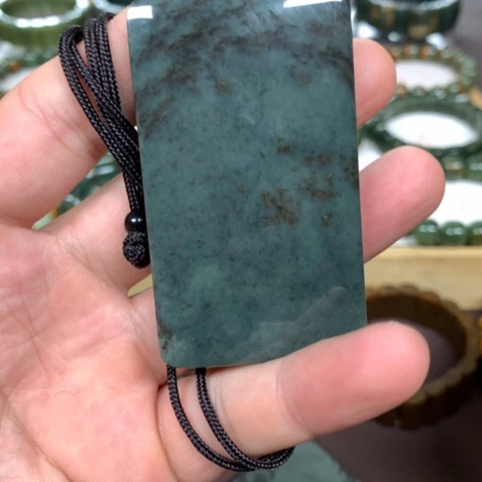 透闪石质玉未镶嵌珠宝奇石