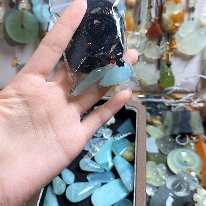 蛇纹石玉合金颈饰