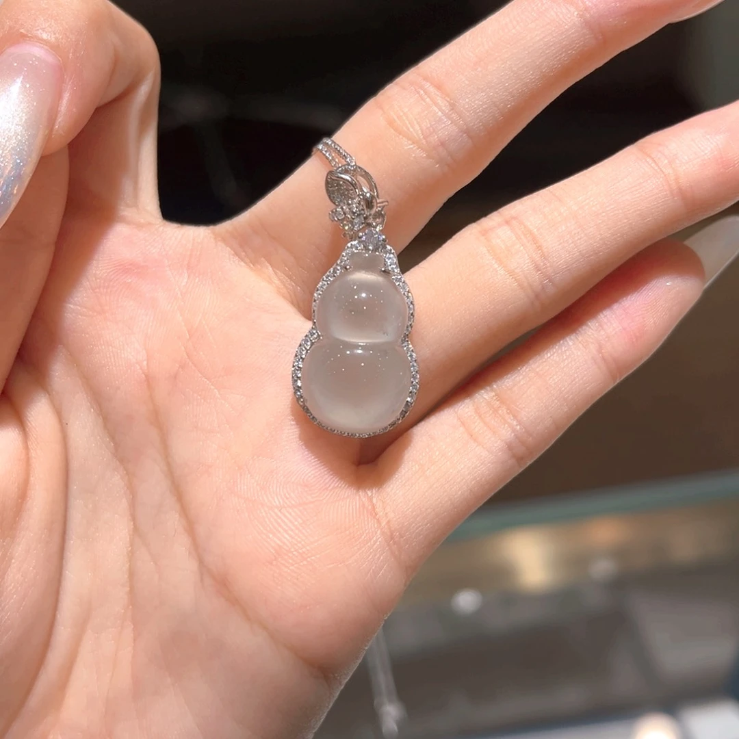 雪****石英质玉银S925镶嵌项链
