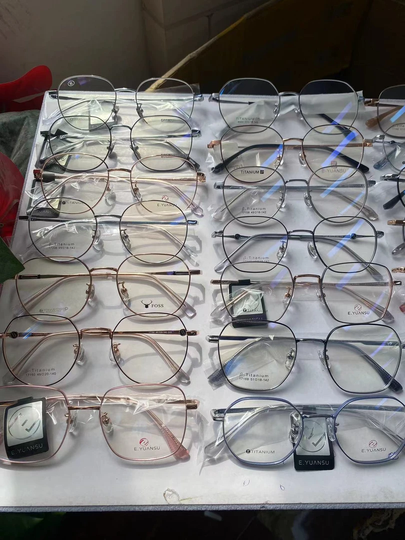 精品时尚复古半钛镜架，品牌处理，宽圈丝组合腿，具体价格联系客服！