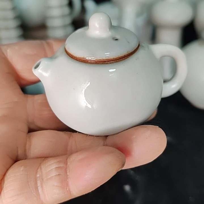 官瓷天青釉小把把壶