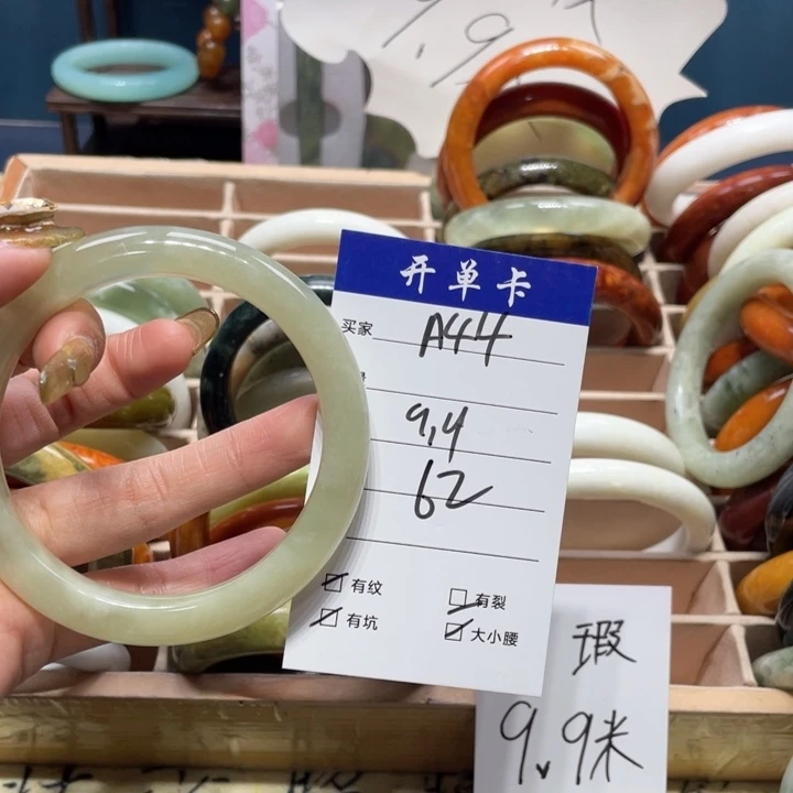 蛇纹石玉手镯未镶嵌雨*