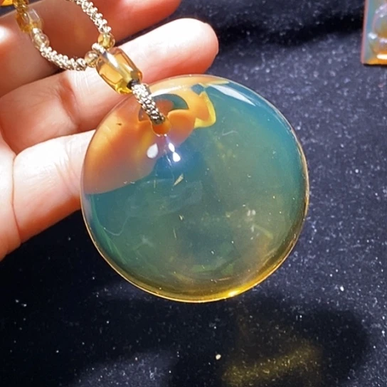 琥珀未镶嵌颈饰缅甸天然琥珀天空蓝公主扣