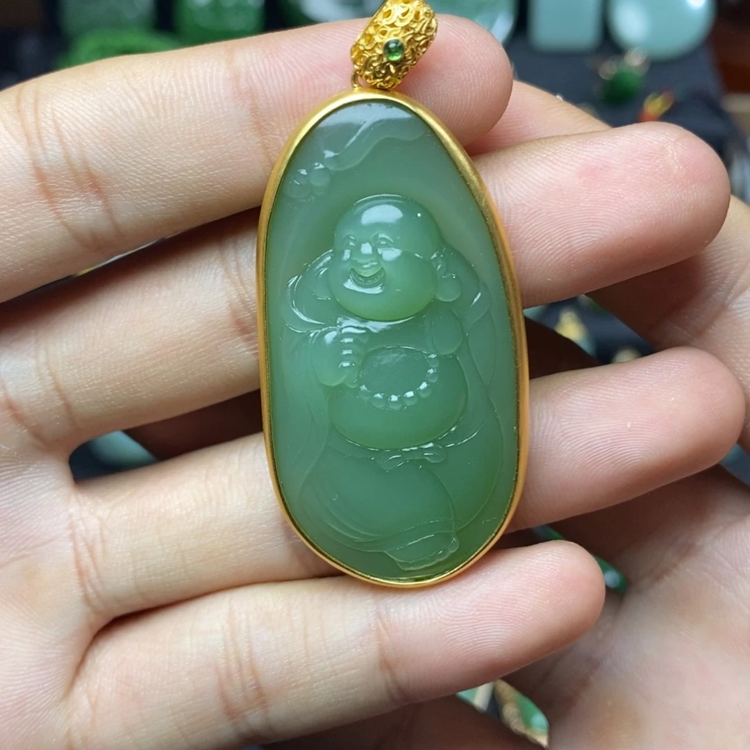 颈饰18K金镶嵌和田玉（碧玉）