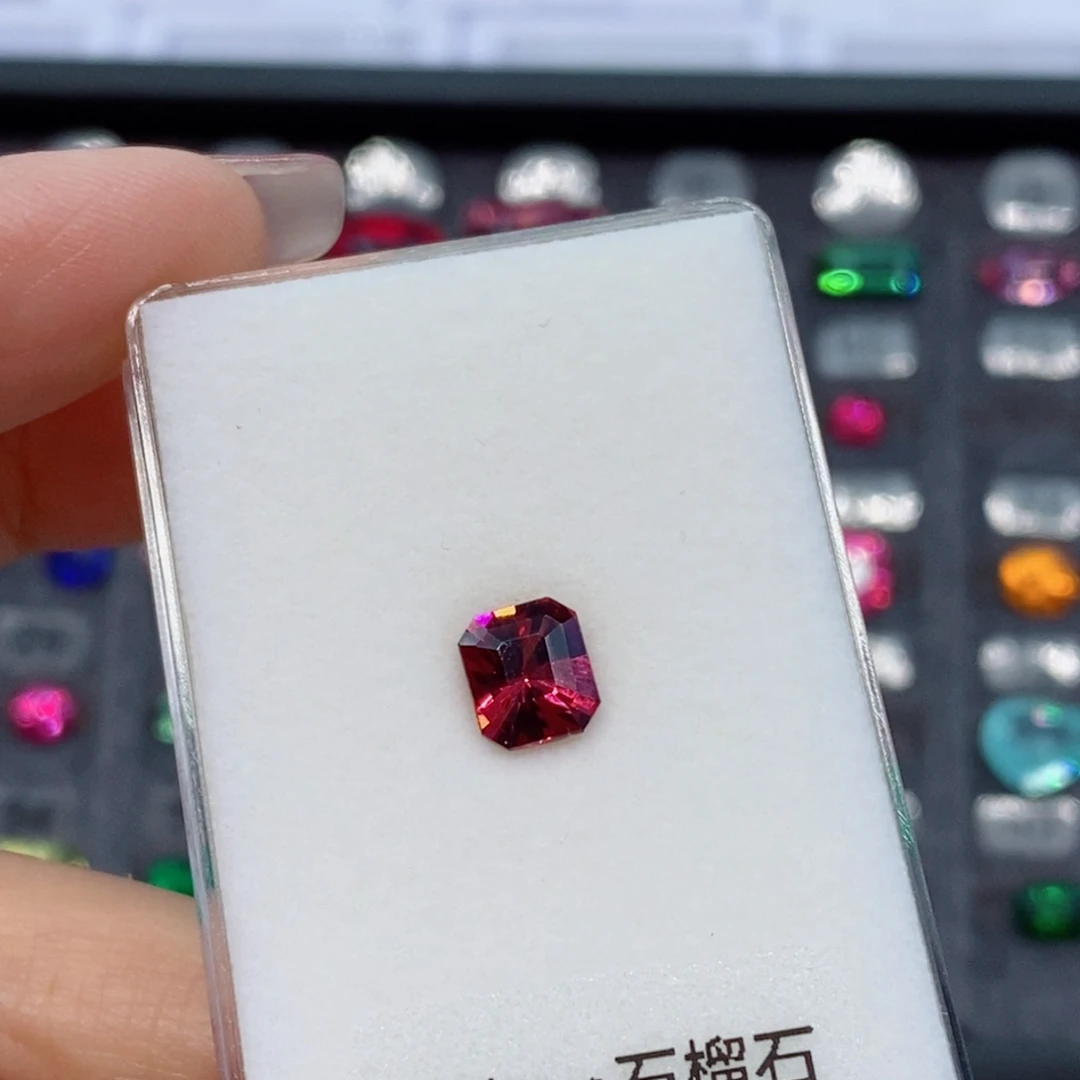 未镶嵌裸石石榴石1.87克拉Malaya