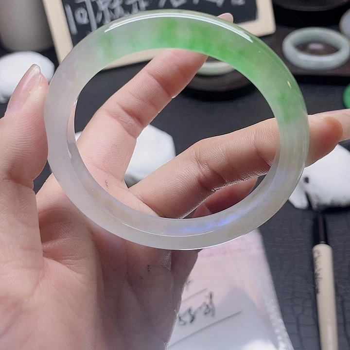 石英岩玉未镶嵌手镯94