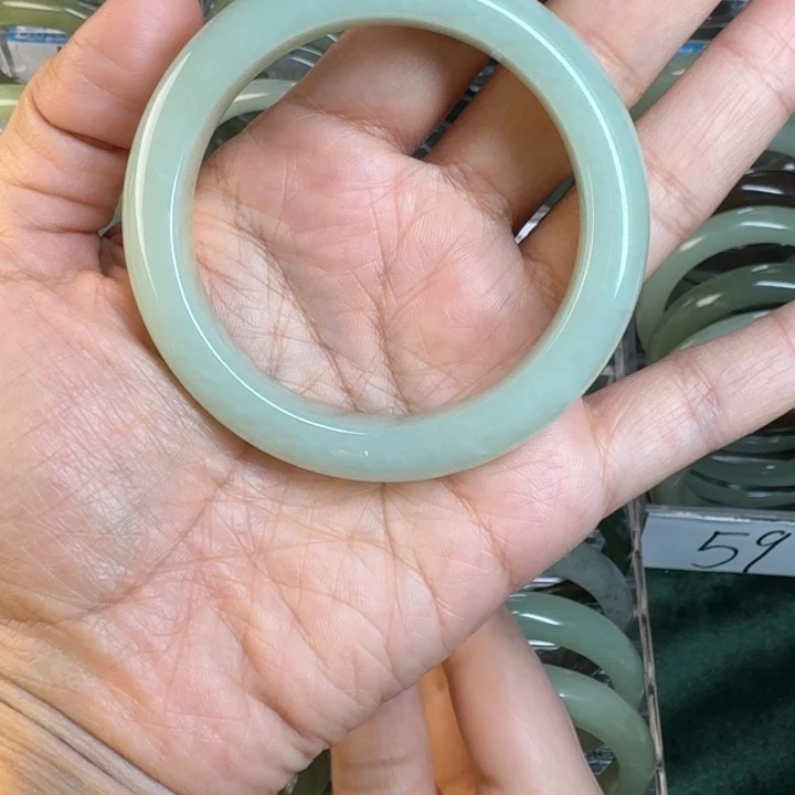 钱****和田玉（糖玉）未镶嵌手镯