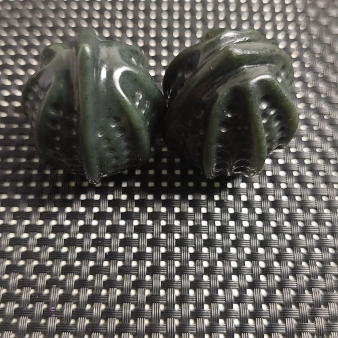 和田玉未镶嵌把件