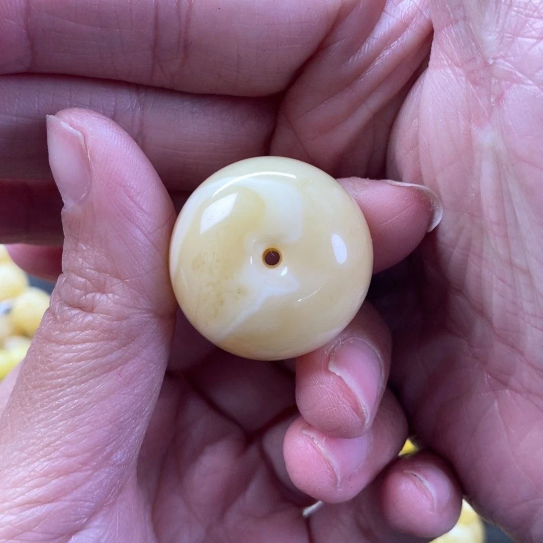 蜜蜡裸石未镶嵌奶白