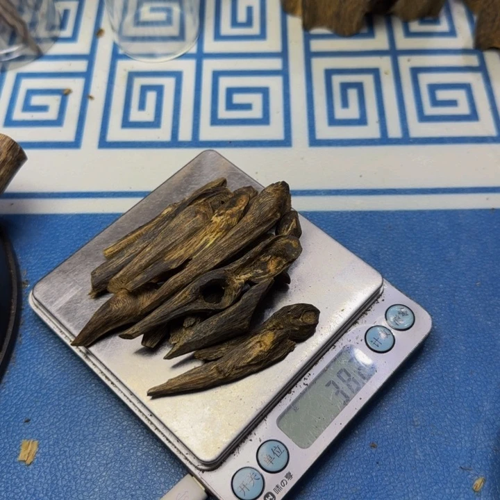 自***巴木手工艺雕根雕木方板材38克