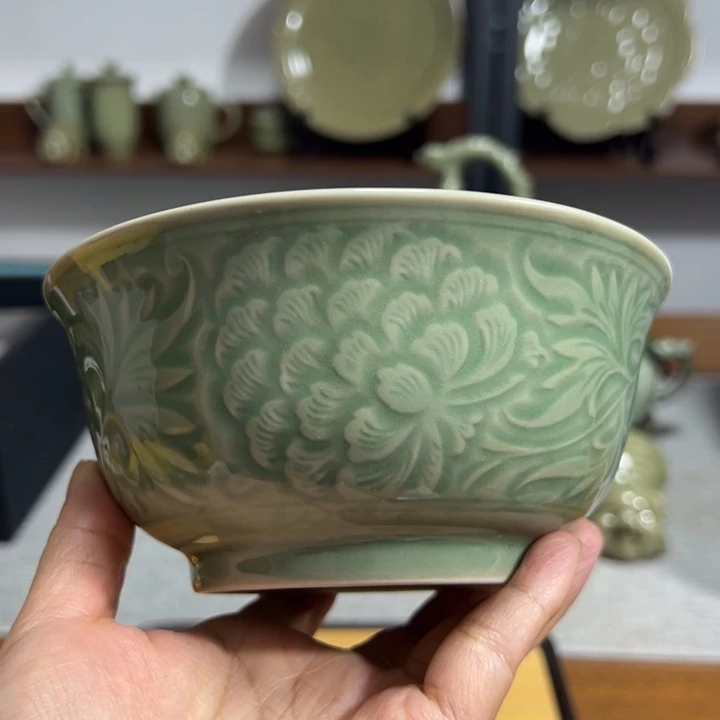耀州窑青釉塔式牡丹碗1只