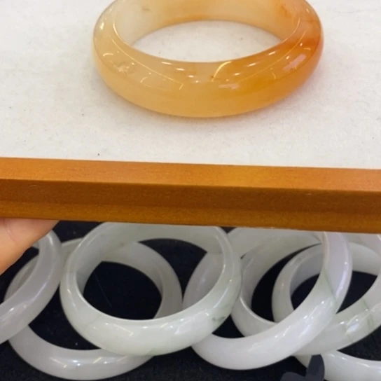 石英质玉未镶嵌手镯