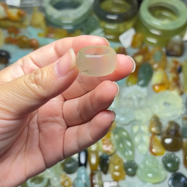 蛇纹石玉未镶嵌微瑕