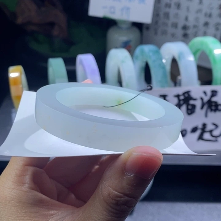 定制翡翠未镶嵌手镯