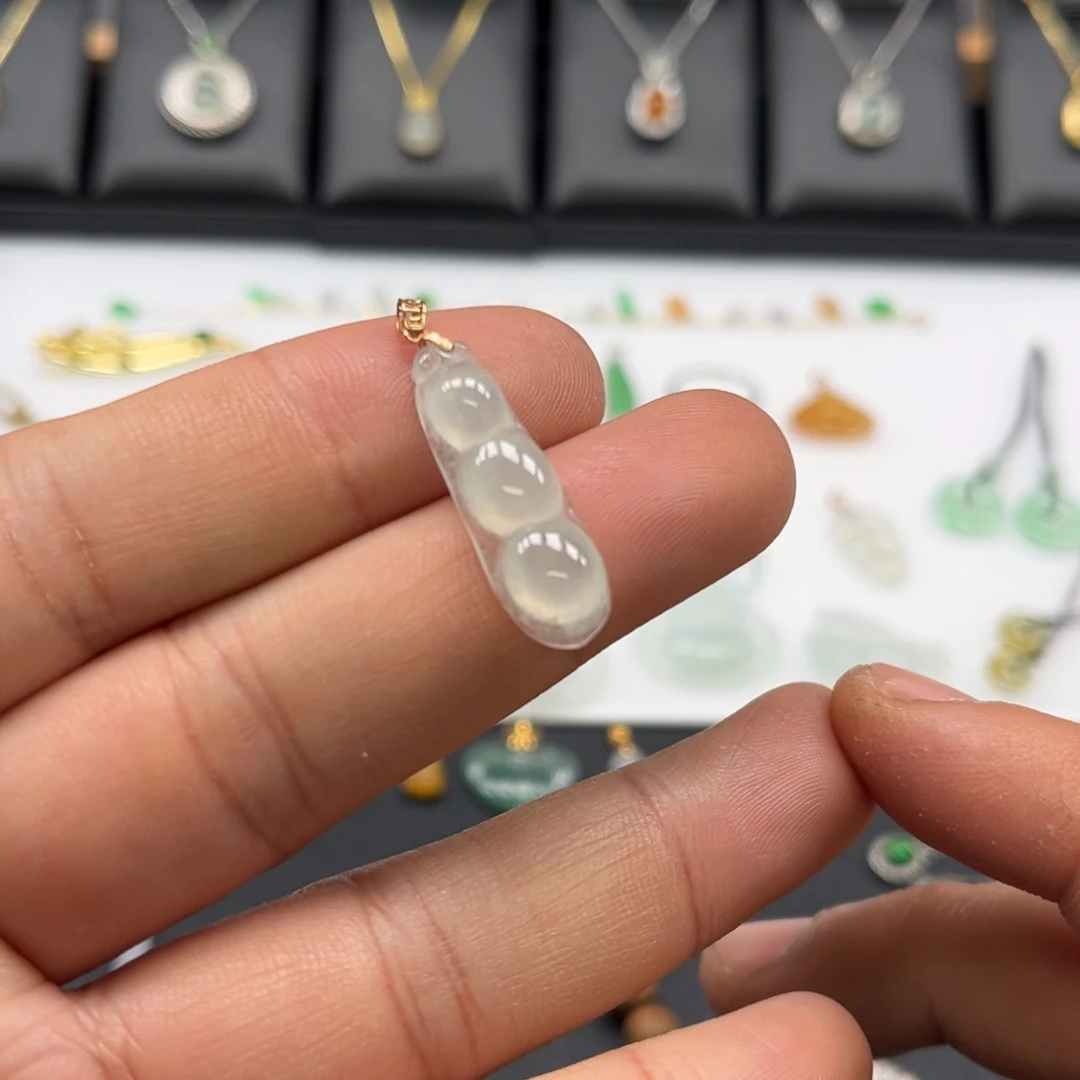 翡翠18K金镶嵌颈饰福利