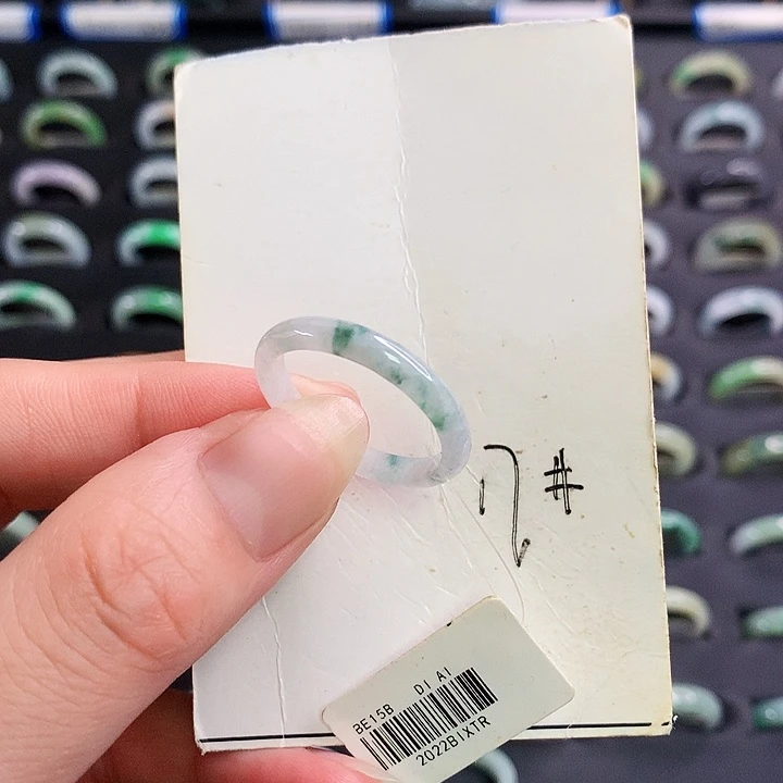 翡翠戒圈未镶嵌翡翠戒指
