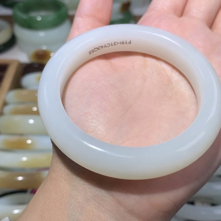 和田玉手镯未镶嵌羊脂白镯55