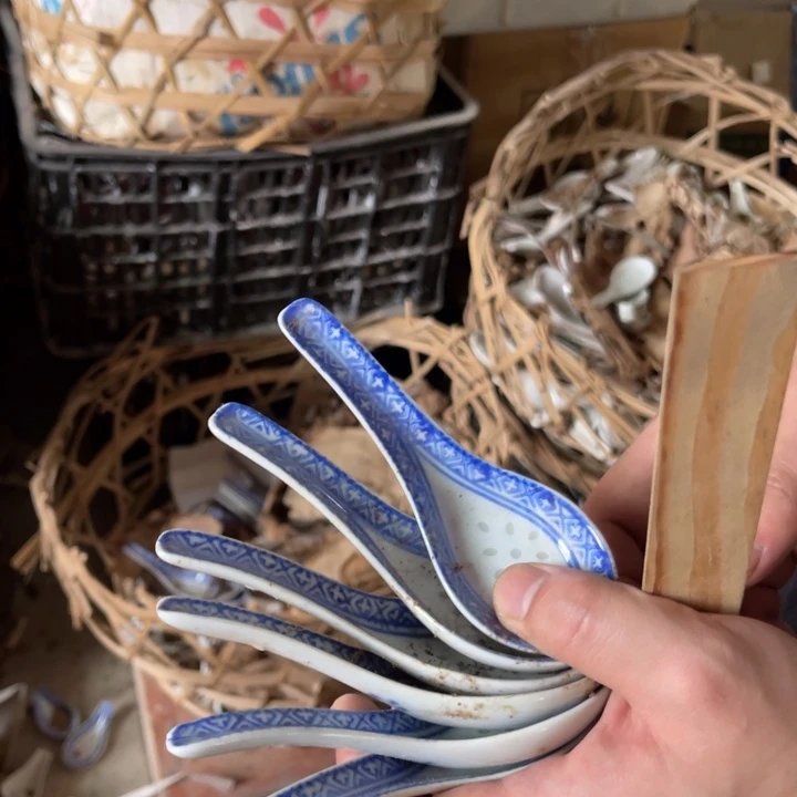 摆件怀旧瓷器，默认微瑕，介意勿拍