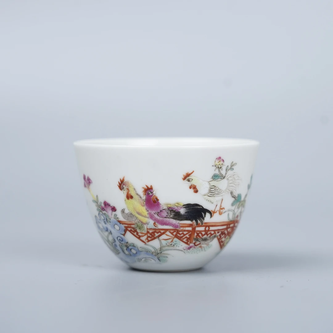 Lot041 粉彩冠上加冠卧足杯（H4.3cmL6.5cm）