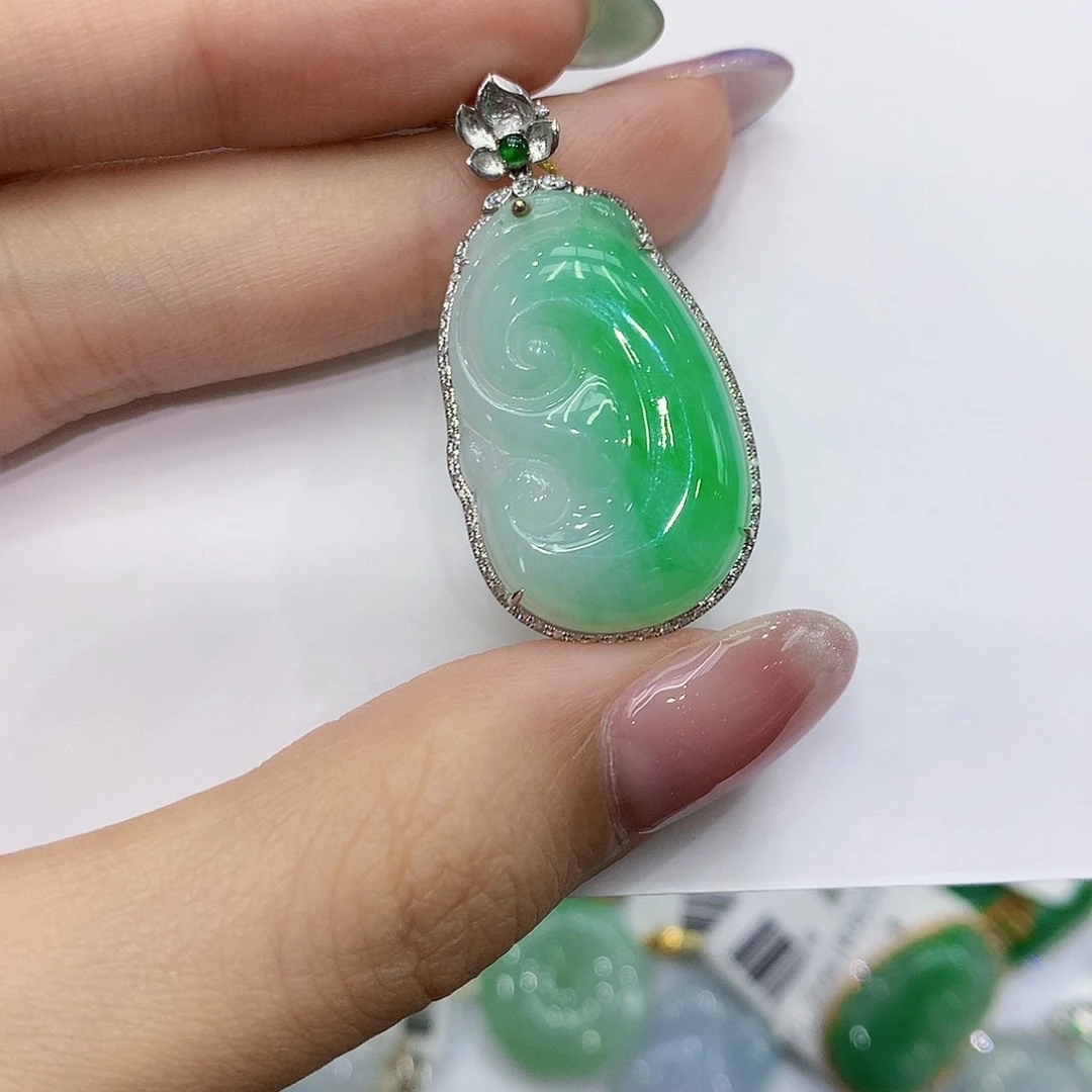 翡翠18K金镶嵌颈饰11111111