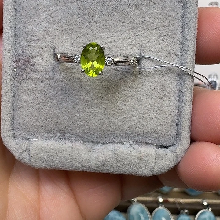 橄榄石银S925镶嵌戒指