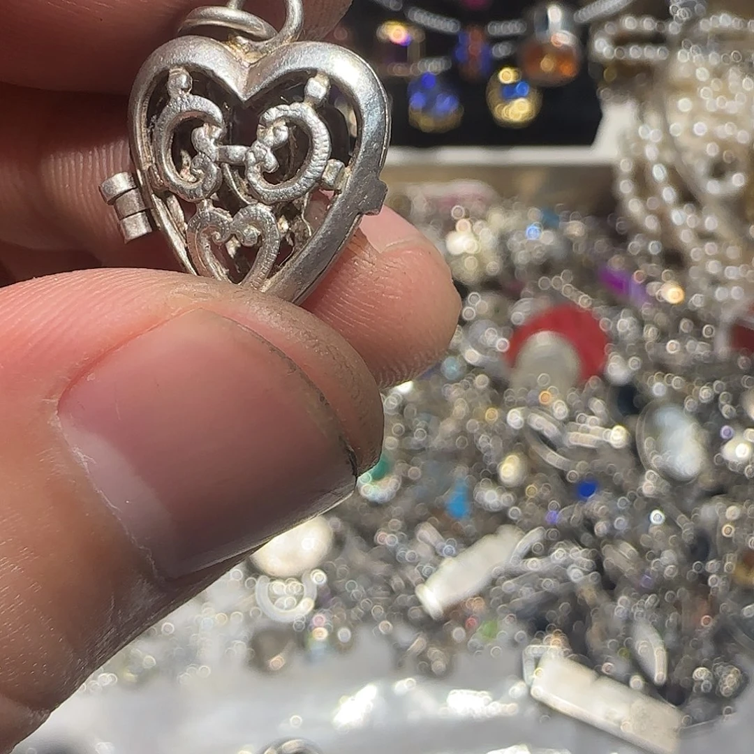禾***子大理石纯铜吊坠的设计也是特别