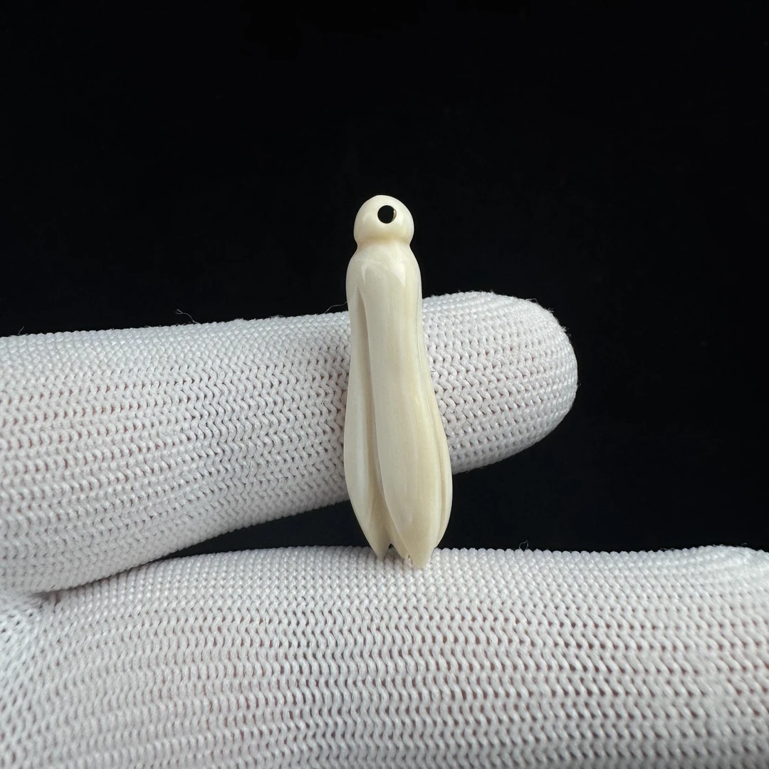 K3156天然猛犸牙玉兰花10*34.4mm支持复检假一罚十假一罚十
