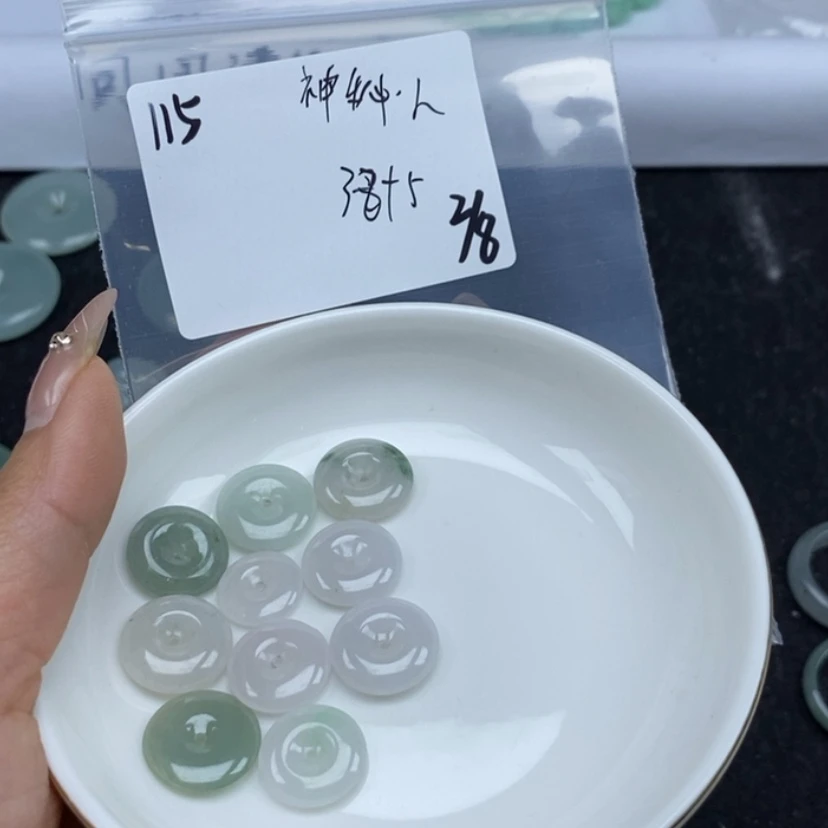 【闪购商品】翡翠颈饰未镶嵌神****