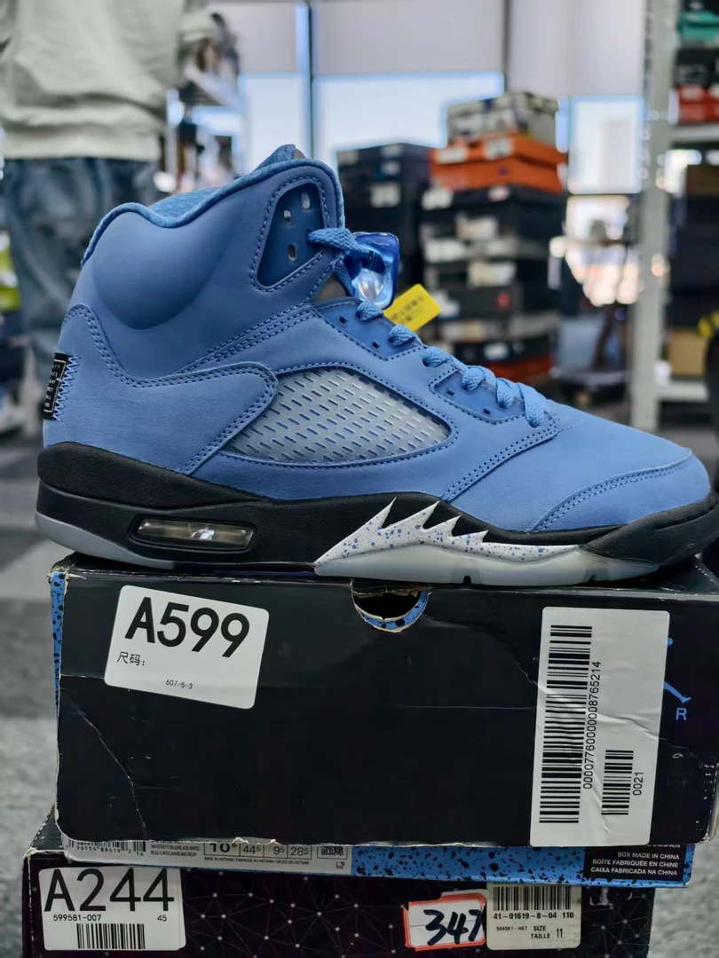 Nike aj5黑蓝高帮 44.5码 全新原盒 12月4 sun A599