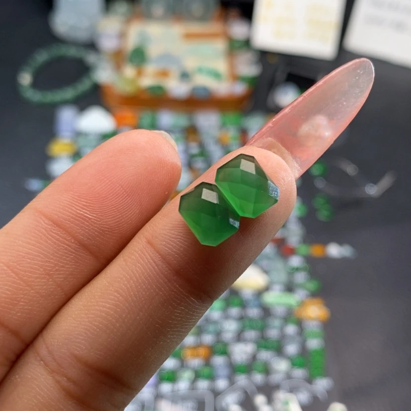 【闪购商品】翡翠挂件未镶嵌切割