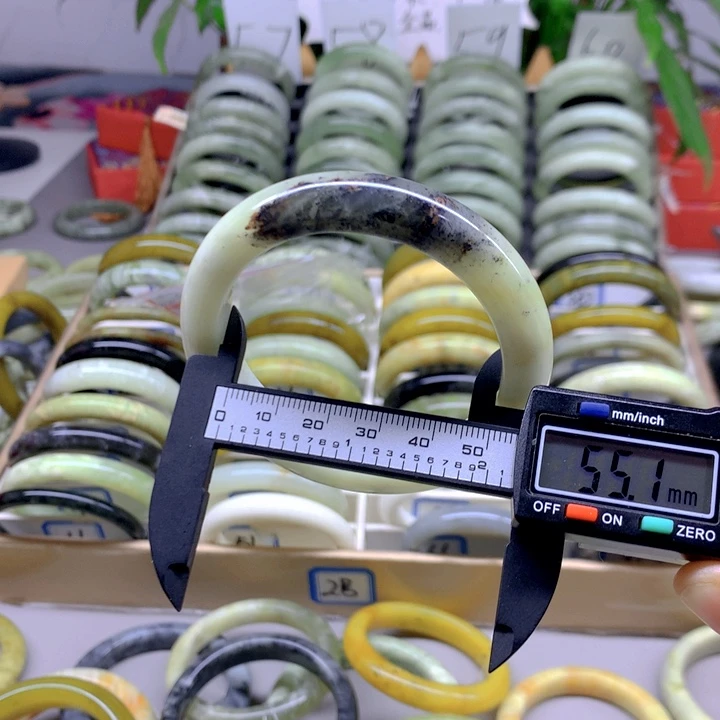 蛇纹石玉未镶嵌手镯63