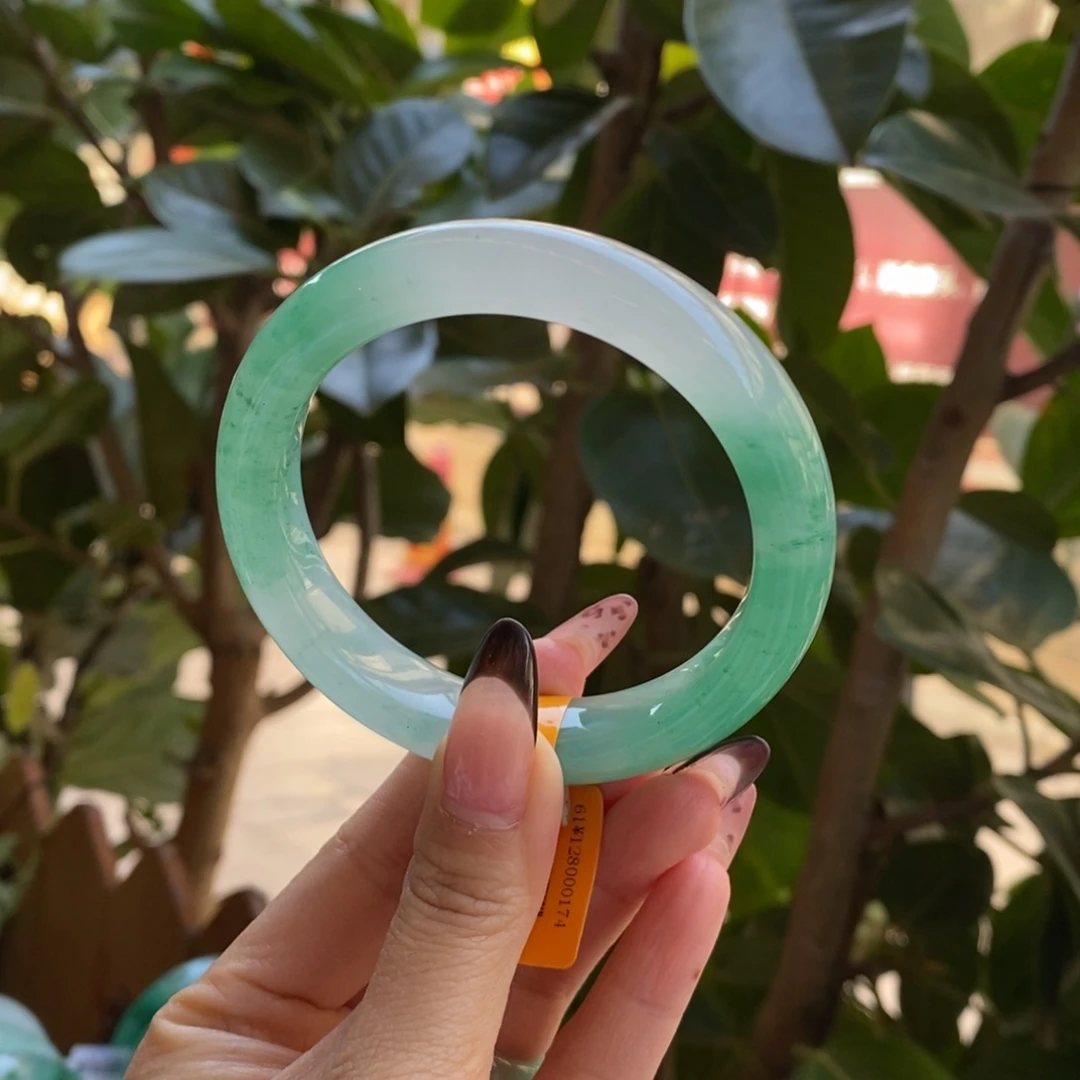未镶嵌手镯石英岩玉