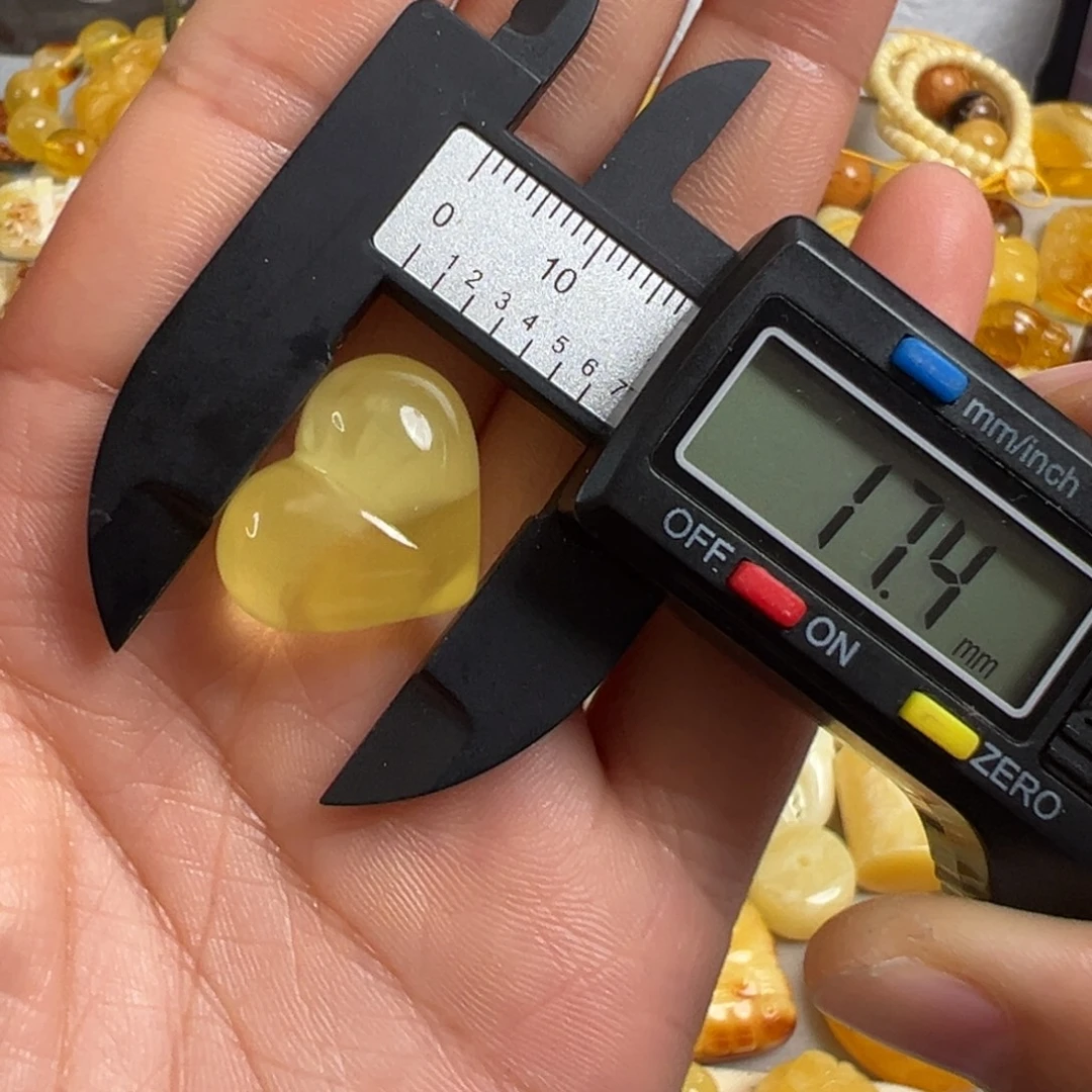 蜜蜡未镶嵌裸石配珠