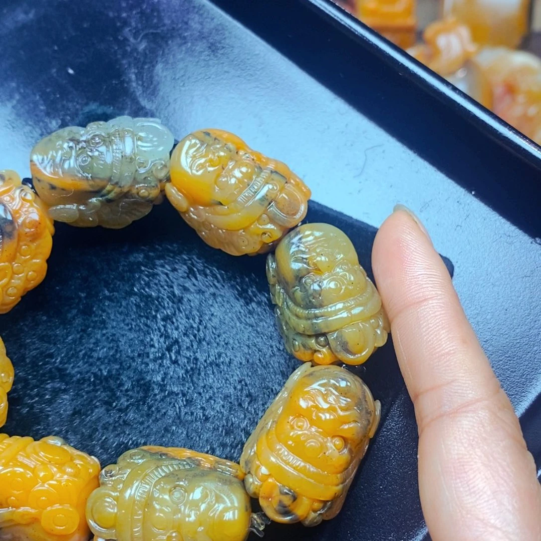 未镶嵌石英质玉（黄龙玉）颈饰