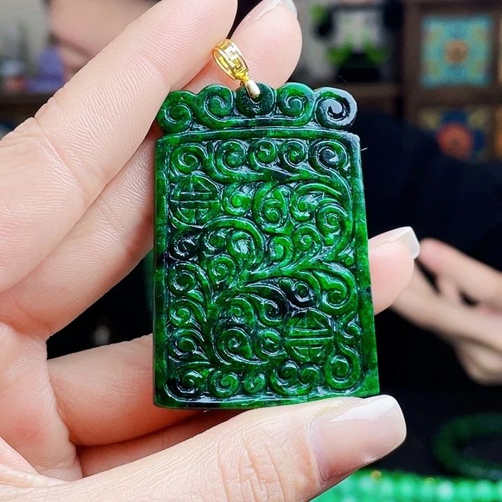 翡翠18K金镶嵌颈饰多样性