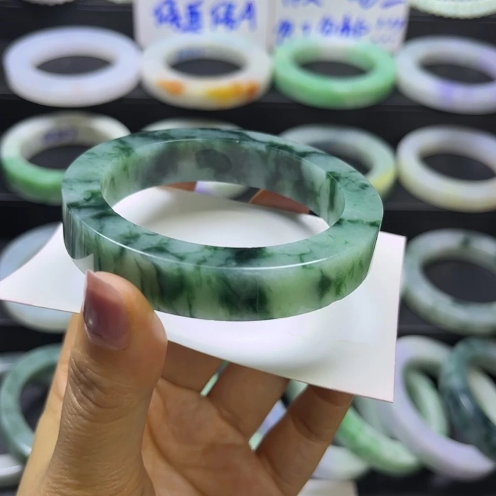 定制翡翠未镶嵌手镯