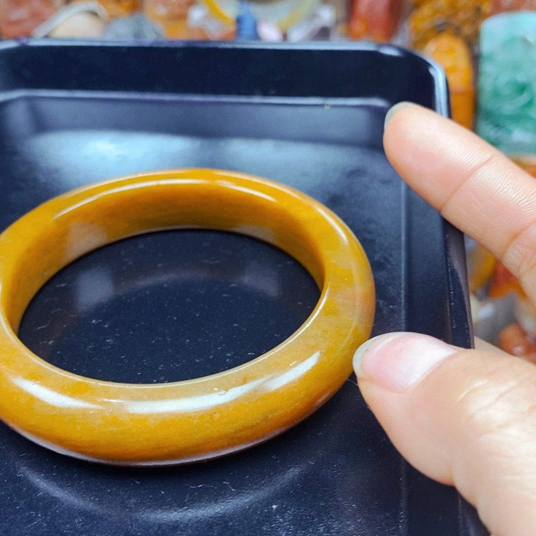 石英质玉（黄龙玉）未镶嵌颈饰