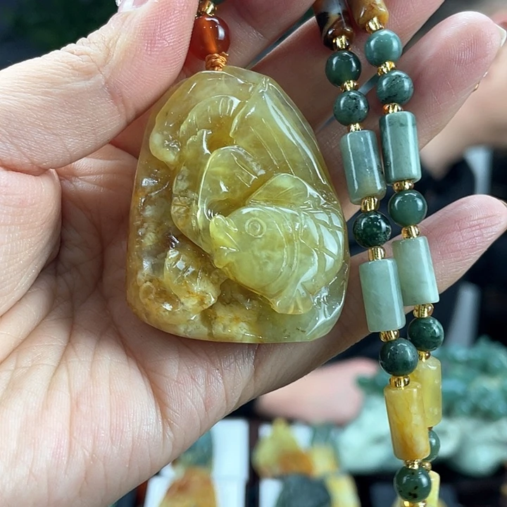 蛇纹石玉颈饰未镶嵌