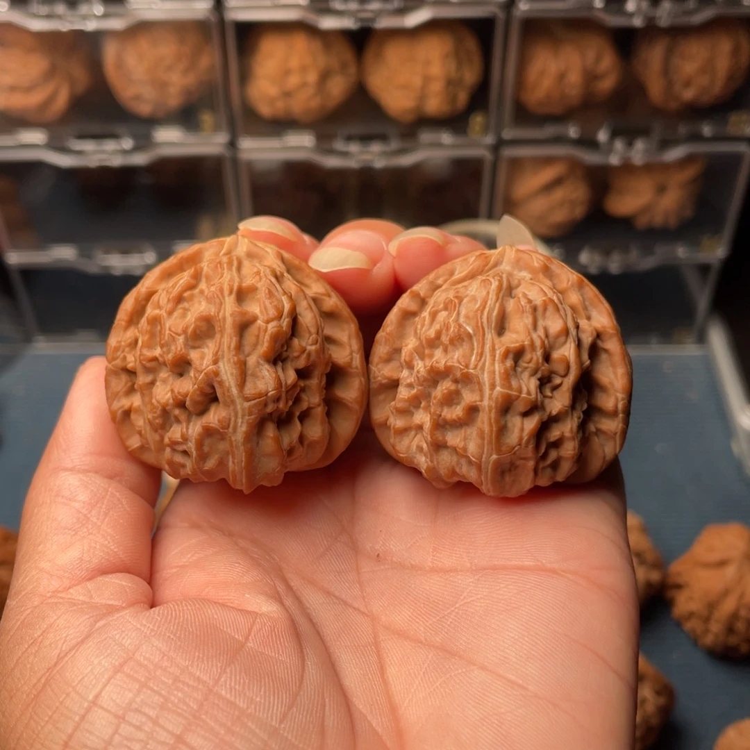 文玩核桃把件40+三角白