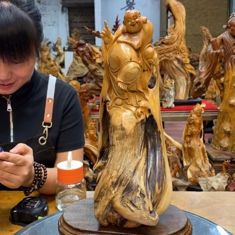 柏木半*心太行崖柏根雕