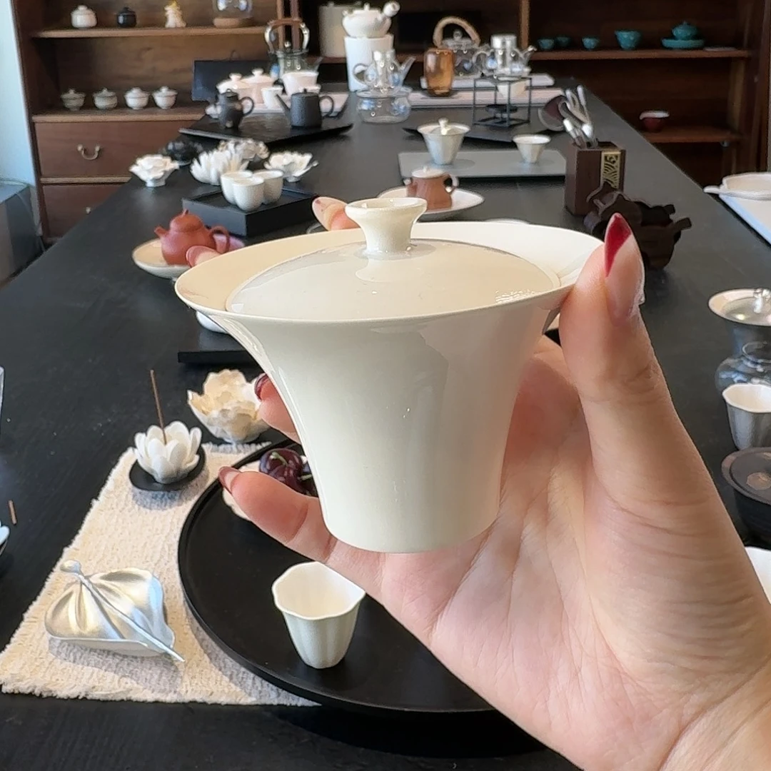 束腰马蹄盖碗陶瓷