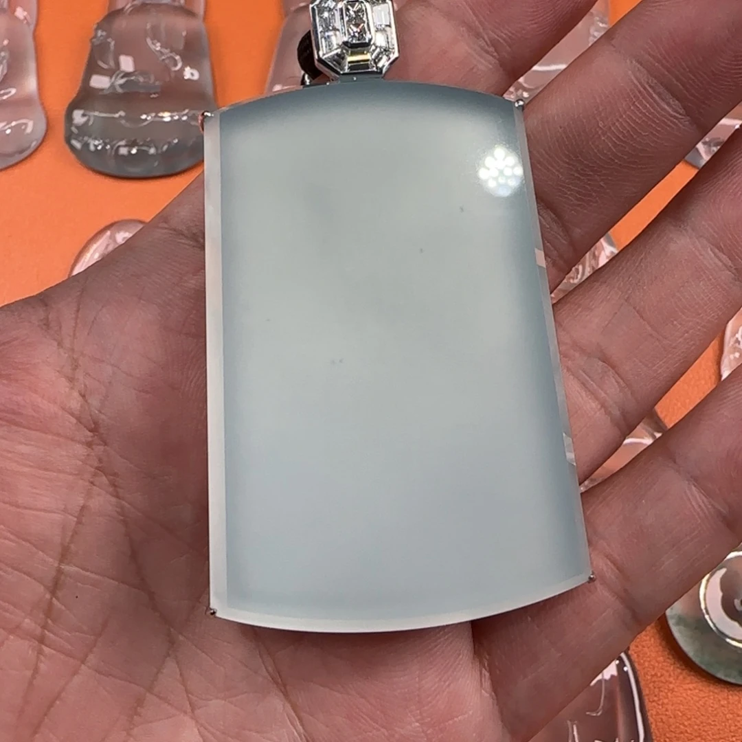 18K金镶嵌定制翡翠天然