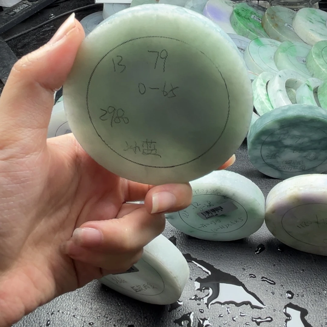 未镶嵌翡翠手镯定制翡翠