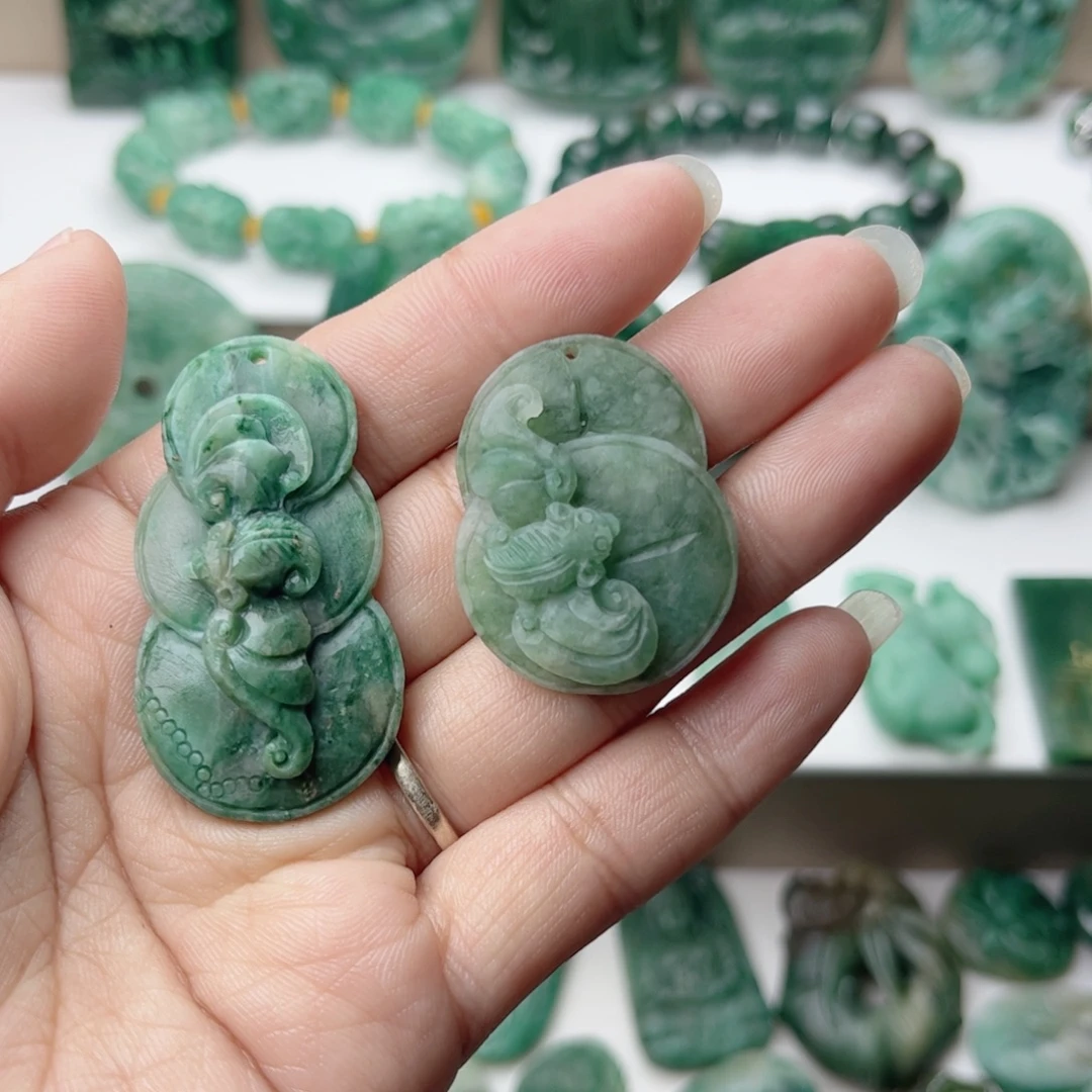 乾***2独山玉未镶嵌挂件